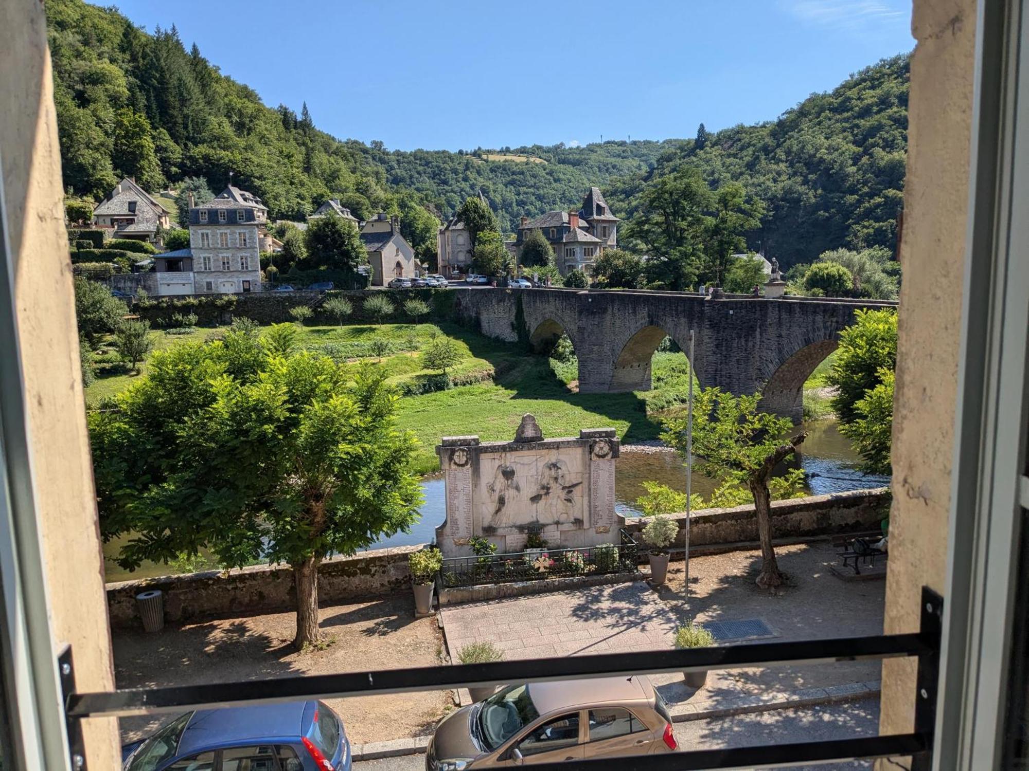 Chez Cornelia Bed and Breakfast Estaing  Eksteriør billede