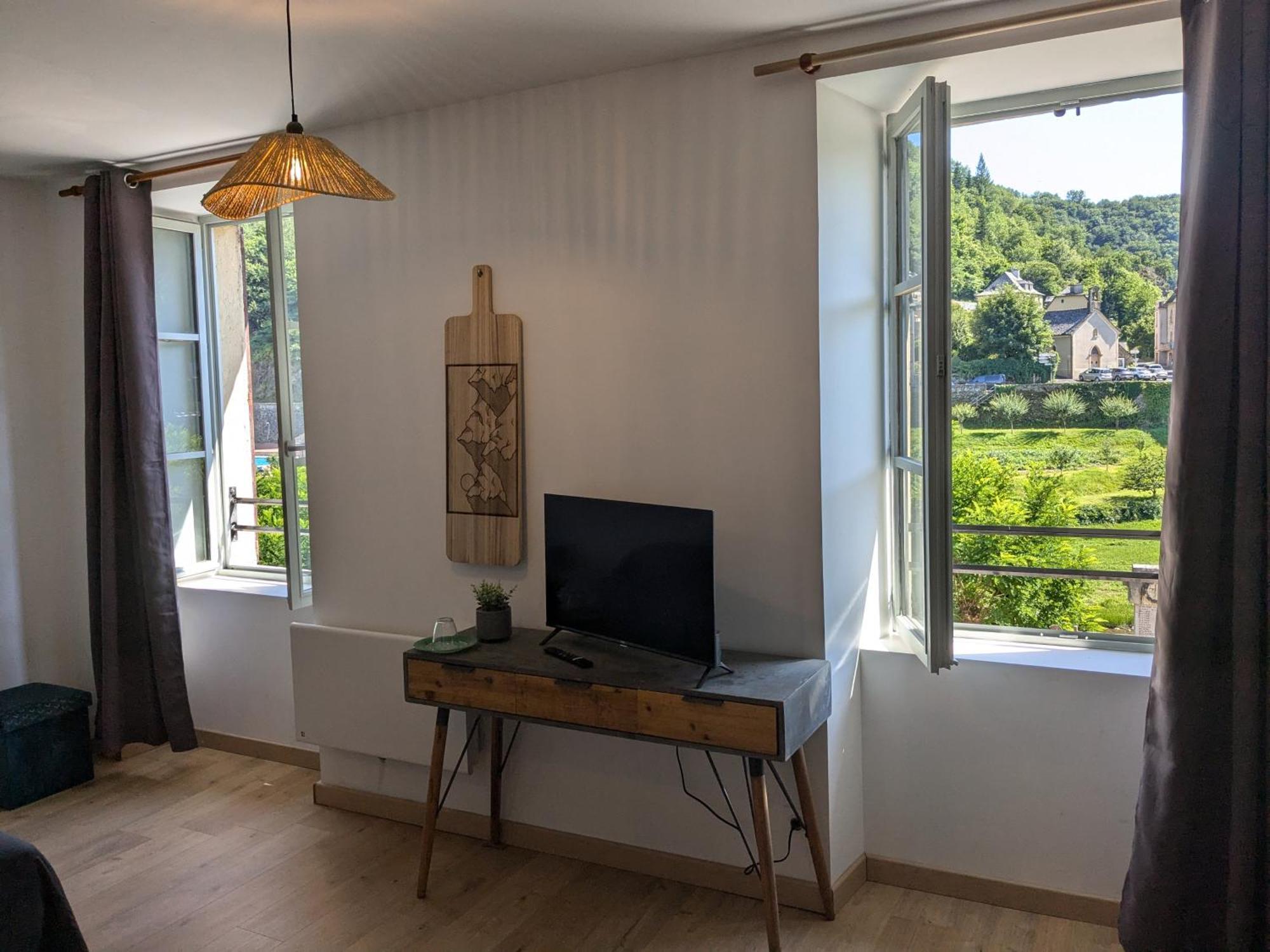 Chez Cornelia Bed and Breakfast Estaing  Eksteriør billede