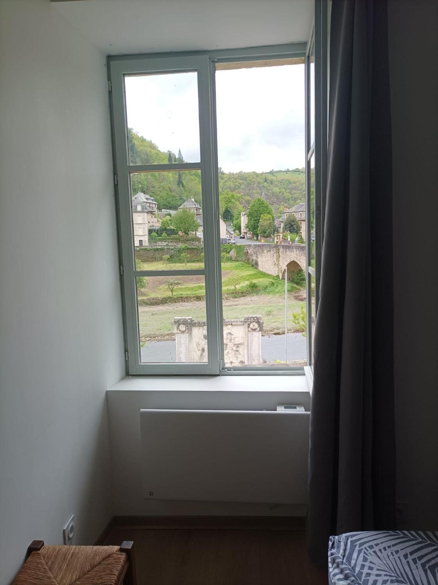 Chez Cornelia Bed and Breakfast Estaing  Eksteriør billede