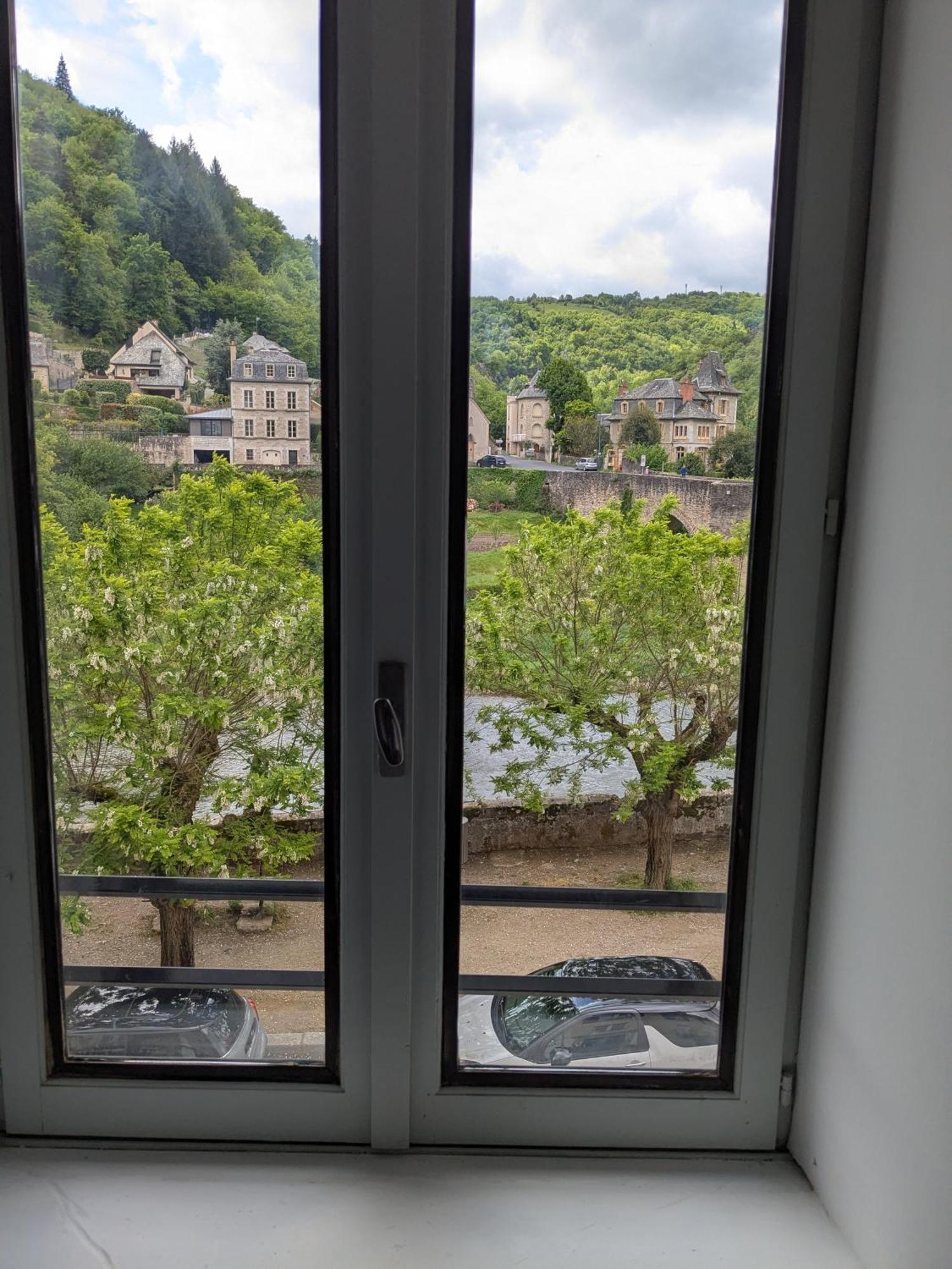 Chez Cornelia Bed and Breakfast Estaing  Eksteriør billede